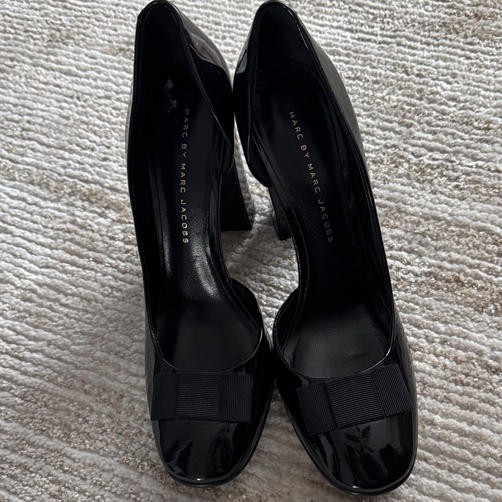 Marc by Marc Jacobs Black Patent Bow Block Heel Pumps